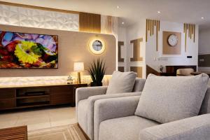 Luxury Furnished 3BR Oasis Apartment with Partial Sea View