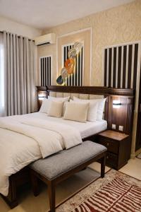 Luxury Furnished 3BR Oasis Apartment with Partial Sea View
