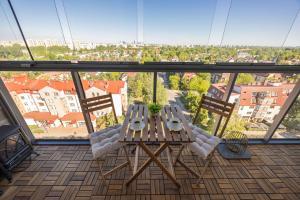 Luxury Air-Conditioned Apartment with Parking in Warsaw by Renters Prestige
