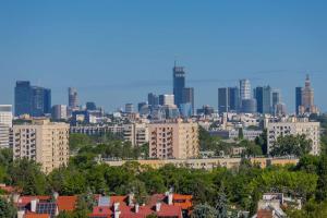 Luxury Air-Conditioned Apartment with Parking in Warsaw by Renters Prestige