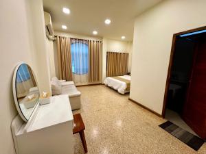Lalin Pool Villa - 5 mins to Central Festival - Private 4BR Pool Villa for 10
