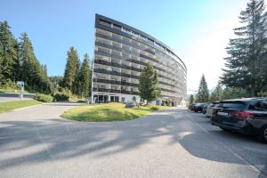 Alexandra 120 by Arosa Vacations, Renoviertes Studio mit Bergblick & Parking im Zentrum