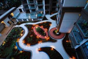 108 Riverside With Pool, GYM, Kids Play Area