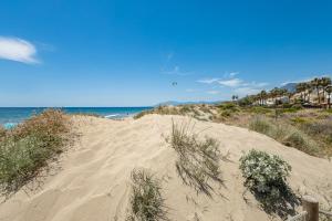 Beachfront 2 BD Apartment & Private Garden