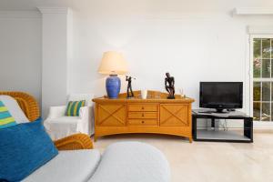 Beachfront 2 BD Apartment & Private Garden
