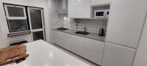 Bedrooms in bright and spacious apartment near the Harbour