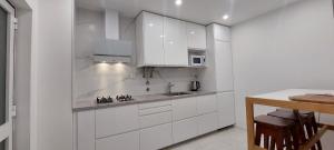 Bedrooms in bright and spacious apartment near the Harbour