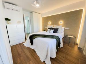 Bright Flat 1 min from Beach with parking