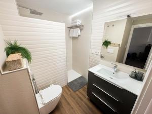Bright Flat 1 min from Beach with parking