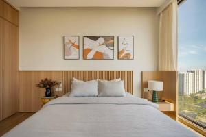 Family Suite - Workspace - Landmark 1 - Ecopark