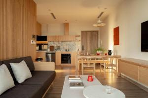 Family Suite - Workspace - Landmark 1 - Ecopark