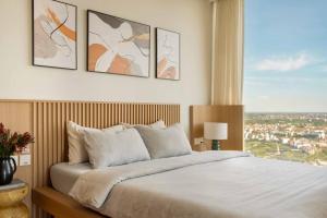 Family Suite - Workspace - Landmark 1 - Ecopark