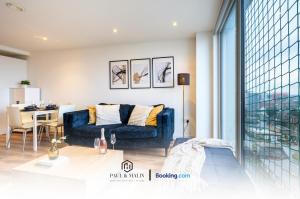 2BR River View Apartment Near MediaCityUK By Paul & Malin Properties Holiday Lets Salford