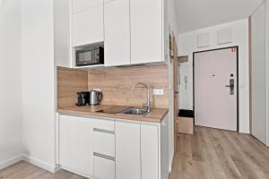 Apartament pod Żurawiem Chmielna 110 by Alqueen Apartments
