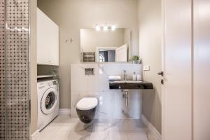 Urban Center Apt I cohost