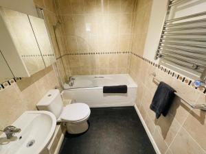 Travaal.©om - 2 Bed Serviced Apartment Farnborough