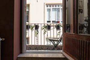 Designer 2BR w Balcony 50m to Galata Tower AC