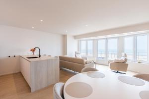 Luxurious Sea View Apartment with 3 Rooms for 6