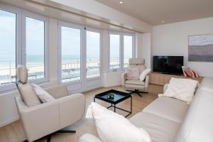 Luxurious Sea View Apartment with 3 Rooms for 6