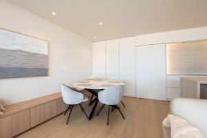 Luxurious Sea View Apartment with 3 Rooms for 6