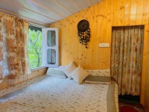 Cozy Himalayan Stay in Scenic Sainj Valley