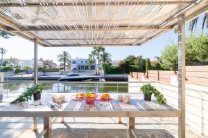 Apart-rent Villa Ter 0031 al canal con piscina y amarre