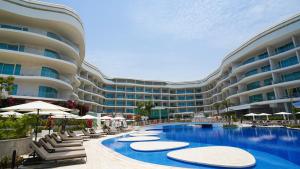 Luxury 3BR airport View Apartment