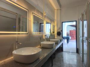 Luang Prabang Mountain View Hostel & Bar