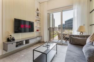 Modern 1BR Apartment in Dubai Hills Near Mall and Park