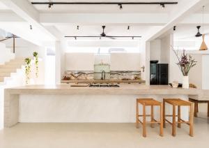 Villa Mcgilla - Private Riverside Villa in Central Pererenan