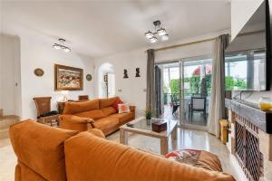 3160 Elegant Seafront House