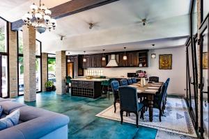 Breite Privée Forest and Pool Retreat