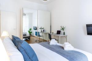 Duomo 15 min walk - Historic Center - 2 Bedrooms with Terrace
