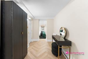 Experience Elegance in Central Bath