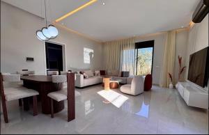 Villa moderne, calme, piscine & vue Atlas