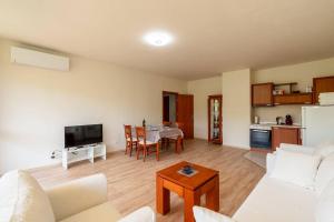 Spacious condo in Golden Sands