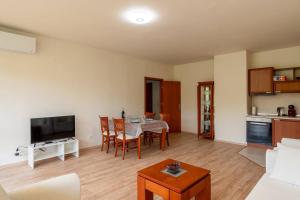 Spacious condo in Golden Sands