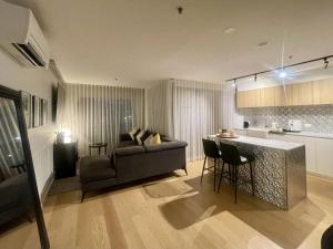 Stylish Braddon Apartment Near Cafés & CBD