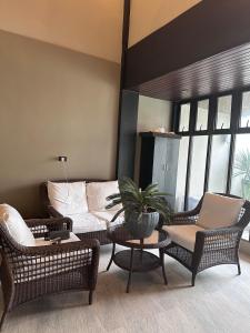 The Lake House Taguig near Bgc