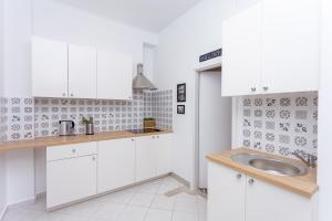 Cozy Downtown Rooms