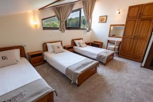 Bashtinata stryaha Guest rooms and Natural pool