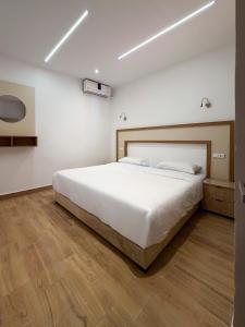 Panoramic Terrace Apartment in Hotel with Swimming Pool