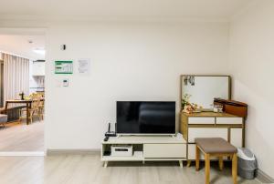 7호선5분,신사 가로수길10분,코엑스 차로10분,강남,논현,학동역,넓은2Room,3QBed