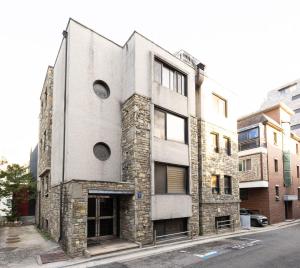 7호선5분,신사 가로수길10분,코엑스 차로10분,강남,논현,학동역,넓은2Room,3QBed