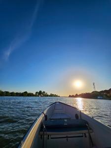 Refugiu în Deltă cu Ponton pe Bratul Sulina