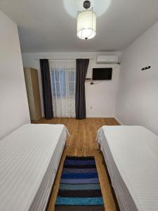 Cabana în Deltă cu Ponton Privat pe Bratul Sulina