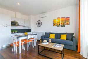 1 bedroom Apartment with Sea View, Balcony and BBQ near the beach!