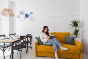 FLORIT FLATS - Ceramic Home - 4 Guest - AC WiFi - Near Sorolla Train Station