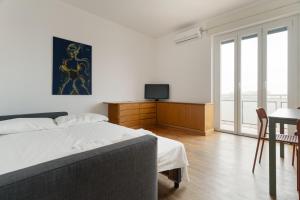 GuestHost - Comfy Balcony Flat Affori MM3