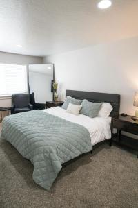 North End - Hot Tub - E Bikes - 3 BR - Hyde Park